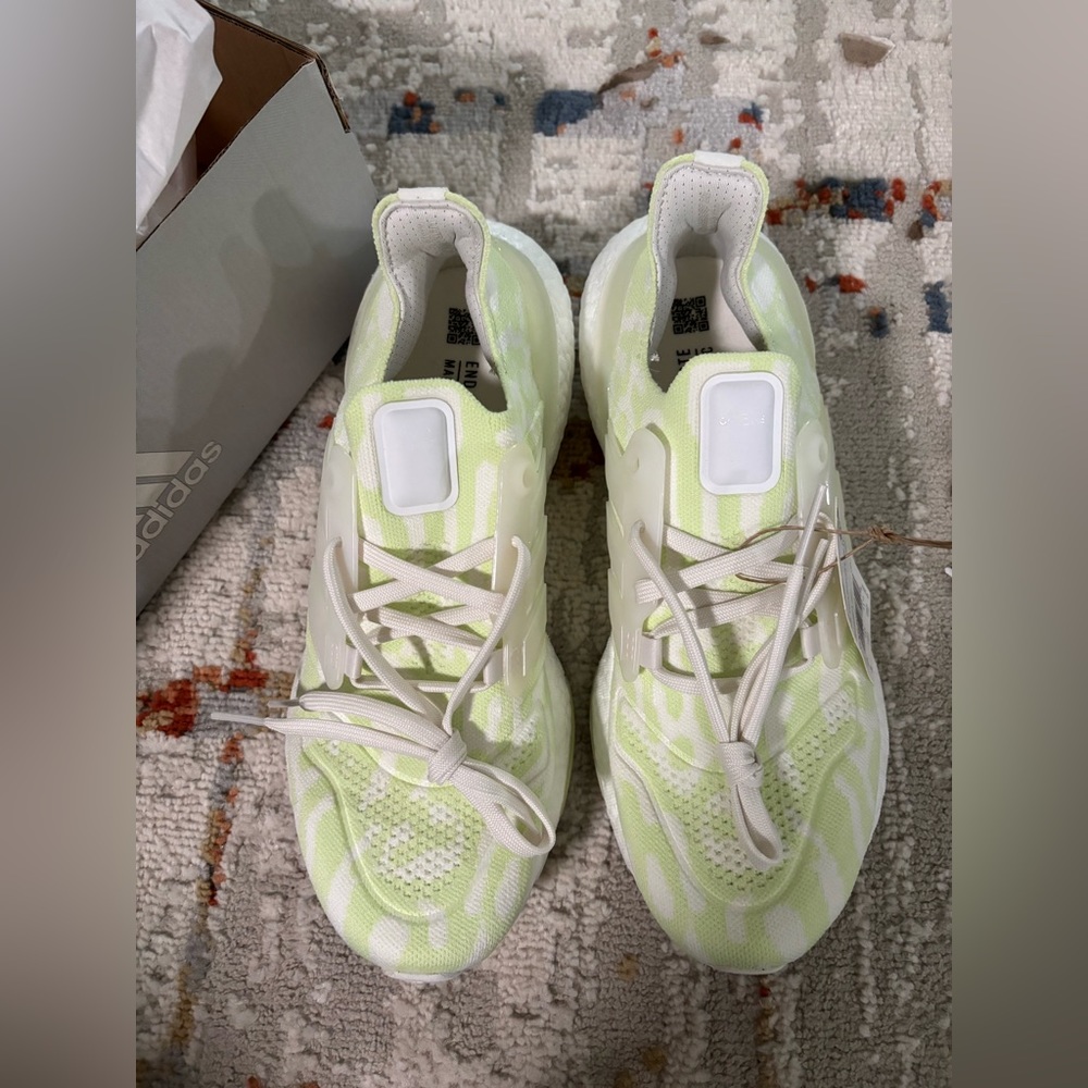 Women’s Adidas Ultraboost 22 W